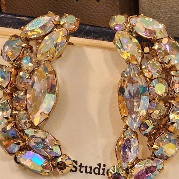 Vintage Ab Rhinestone Crescent Shaped Ear Hugger Clip Earrings Gold Tone 1.5" - Picture 4 of 12